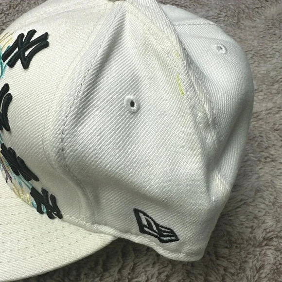 New York Yankee Hat White 7 3/4 59 Fifty New Era Genuine Merchandise Big Words - Picture 16 of 16